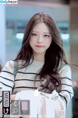itzy.all.in.us / Shin Yu Na / Yuna ITZY / 유나 nude photo #0331