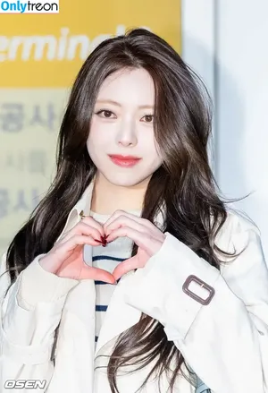 itzy.all.in.us / Shin Yu Na / Yuna ITZY / 유나 nude photo #0332