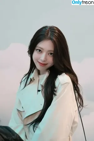 itzy.all.in.us / Shin Yu Na / Yuna ITZY / 유나 nude photo #0334