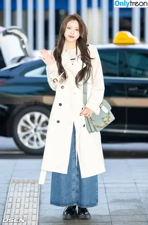 itzy.all.in.us / Shin Yu Na / Yuna ITZY / 유나 nude photo #0335