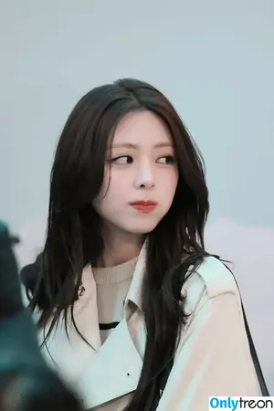 itzy.all.in.us / Shin Yu Na / Yuna ITZY / 유나 nude photo #0336