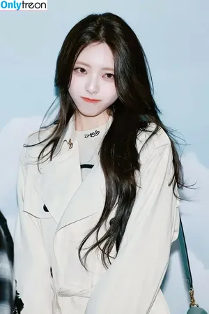 itzy.all.in.us / Shin Yu Na / Yuna ITZY / 유나 nude photo #0338
