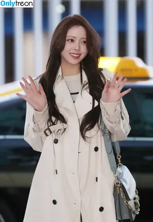 itzy.all.in.us / Shin Yu Na / Yuna ITZY / 유나 nude photo #0343
