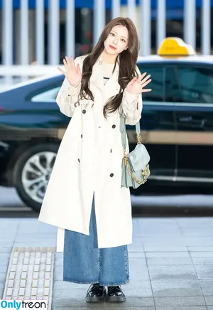 itzy.all.in.us / Shin Yu Na / Yuna ITZY / 유나 nude photo #0344