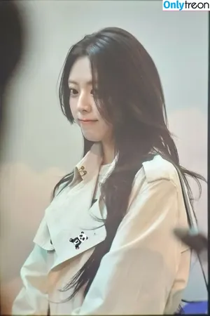 itzy.all.in.us / Shin Yu Na / Yuna ITZY / 유나 nude photo #0346
