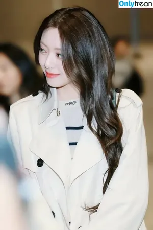 itzy.all.in.us / Shin Yu Na / Yuna ITZY / 유나 nude photo #0349