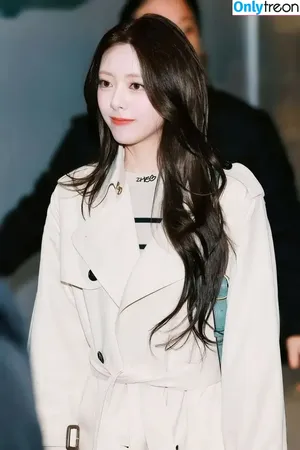 itzy.all.in.us / Shin Yu Na / Yuna ITZY / 유나 nude photo #0351