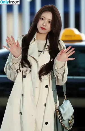 itzy.all.in.us / Shin Yu Na / Yuna ITZY / 유나 nude photo #0353