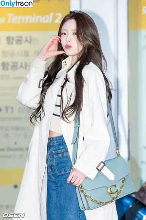 itzy.all.in.us / Shin Yu Na / Yuna ITZY / 유나 nude photo #0354