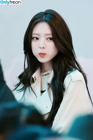 itzy.all.in.us / Shin Yu Na / Yuna ITZY / 유나 nude photo #0355
