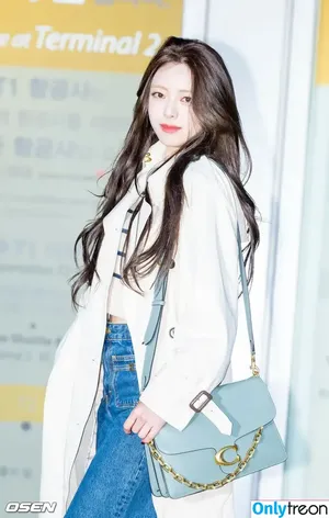 itzy.all.in.us / Shin Yu Na / Yuna ITZY / 유나 nude photo #0357