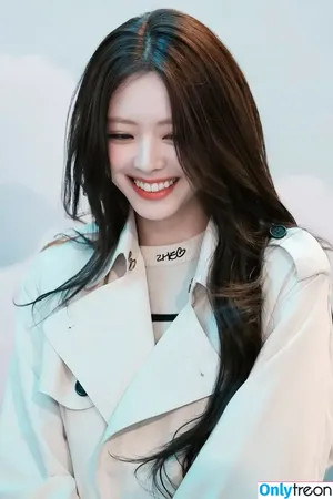 itzy.all.in.us / Shin Yu Na / Yuna ITZY / 유나 nude photo #0361