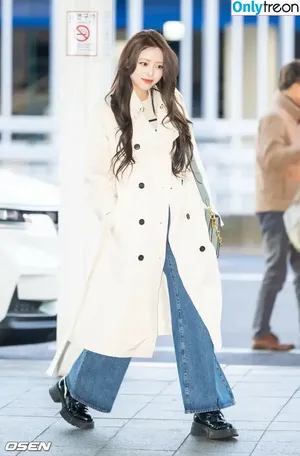 itzy.all.in.us / Shin Yu Na / Yuna ITZY / 유나 nude photo #0366