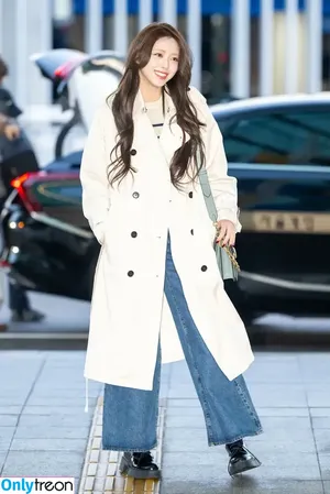 itzy.all.in.us / Shin Yu Na / Yuna ITZY / 유나 nude photo #0370
