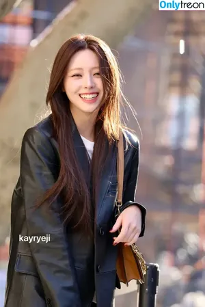 itzy.all.in.us / Shin Yu Na / Yuna ITZY / 유나 nude photo #0374