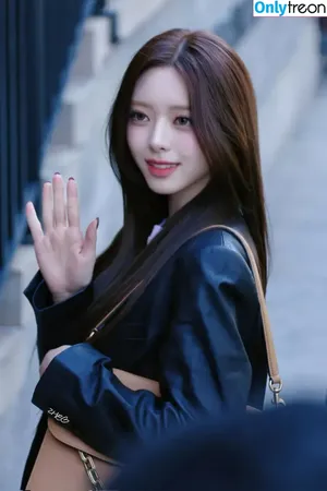 itzy.all.in.us / Shin Yu Na / Yuna ITZY / 유나 nude photo #0378