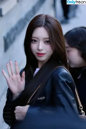 itzy.all.in.us / Shin Yu Na / Yuna ITZY / 유나 nude photo #0379