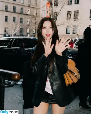 itzy.all.in.us / Shin Yu Na / Yuna ITZY / 유나 nude photo #0380