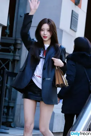 itzy.all.in.us / Shin Yu Na / Yuna ITZY / 유나 nude photo #0381