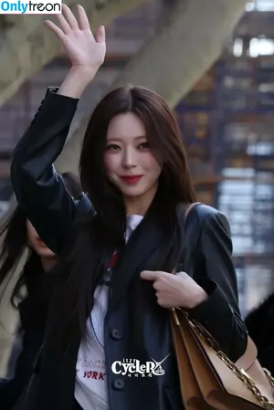 itzy.all.in.us / Shin Yu Na / Yuna ITZY / 유나 nude photo #0383