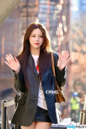 itzy.all.in.us / Shin Yu Na / Yuna ITZY / 유나 nude photo #0384