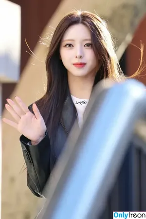 itzy.all.in.us / Shin Yu Na / Yuna ITZY / 유나 nude photo #0385