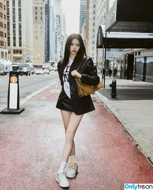 itzy.all.in.us / Shin Yu Na / Yuna ITZY / 유나 nude photo #0387