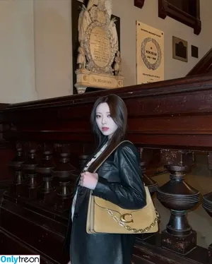 itzy.all.in.us / Shin Yu Na / Yuna ITZY / 유나 nude photo #0389
