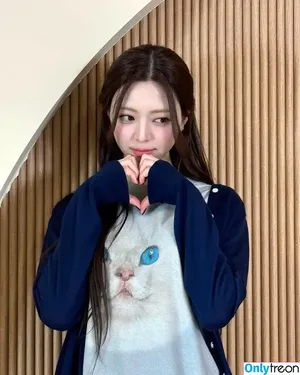 itzy.all.in.us / Shin Yu Na / Yuna ITZY / 유나 nude photo #0392