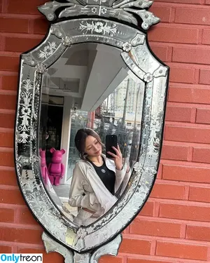 itzy.all.in.us / Shin Yu Na / Yuna ITZY / 유나 nude photo #0398