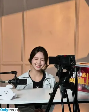 itzy.all.in.us / Shin Yu Na / Yuna ITZY / 유나 nude photo #0399