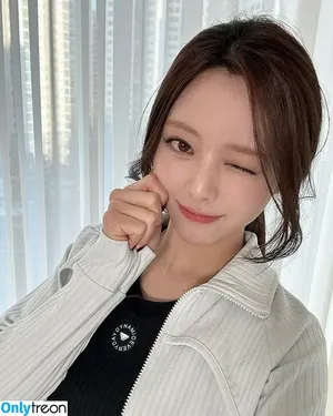 itzy.all.in.us / Shin Yu Na / Yuna ITZY / 유나 nude photo #0401