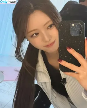 itzy.all.in.us / Shin Yu Na / Yuna ITZY / 유나 nude photo #0403