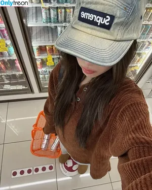 itzy.all.in.us / Shin Yu Na / Yuna ITZY / 유나 nude photo #0415