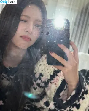 itzy.all.in.us / Shin Yu Na / Yuna ITZY / 유나 nude photo #0422