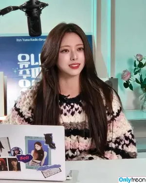 itzy.all.in.us / Shin Yu Na / Yuna ITZY / 유나 nude photo #0425