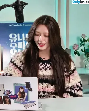 itzy.all.in.us / Shin Yu Na / Yuna ITZY / 유나 nude photo #0426