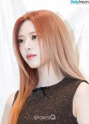 itzy.all.in.us / Shin Yu Na / Yuna ITZY / 유나 nude photo #0446