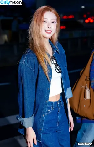 itzy.all.in.us / Shin Yu Na / Yuna ITZY / 유나 фото голая #0500