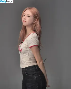 itzy.all.in.us / Shin Yu Na / Yuna ITZY / 유나 nude photo #0561