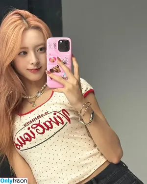 itzy.all.in.us / Shin Yu Na / Yuna ITZY / 유나 nude photo #0563