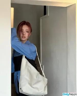 itzy.all.in.us / Shin Yu Na / Yuna ITZY / 유나 фото голая #0799