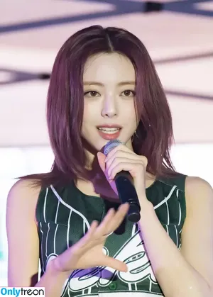 itzy.all.in.us / Shin Yu Na / Yuna ITZY / 유나 фото голая #0830