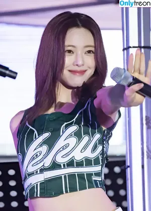 itzy.all.in.us / Shin Yu Na / Yuna ITZY / 유나 фото голая #0832