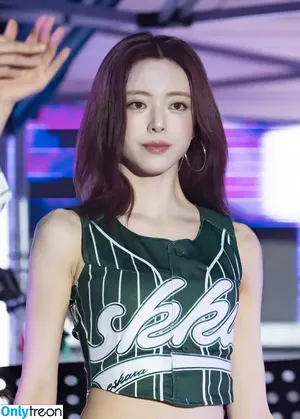 itzy.all.in.us / Shin Yu Na / Yuna ITZY / 유나 фото голая #0835