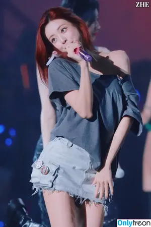 itzy.all.in.us / Shin Yu Na / Yuna ITZY / 유나 фото голая #0895