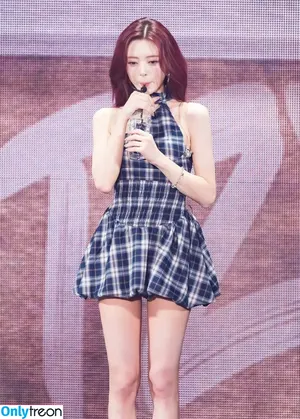 itzy.all.in.us / Shin Yu Na / Yuna ITZY / 유나 фото голая #0903