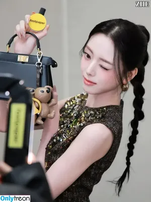 itzy.all.in.us / Shin Yu Na / Yuna ITZY / 유나 фото голая #0947