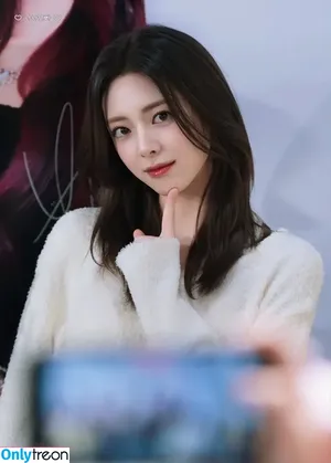 itzy.all.in.us / Shin Yu Na / Yuna ITZY / 유나 фото голая #0988