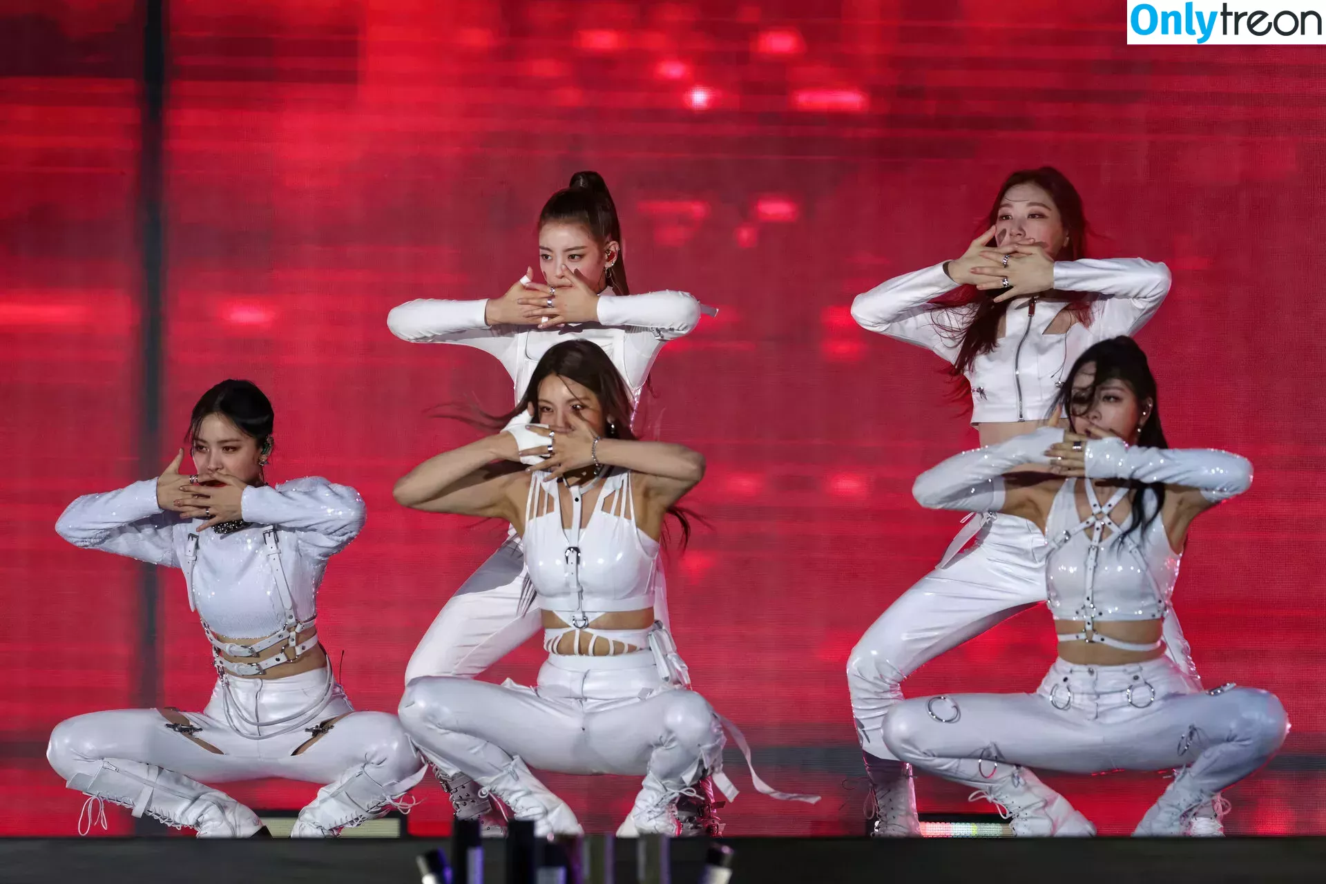 itzy.all.in.us голая photo #0081 (Shin Yu Na / Yuna ITZY / 유나)